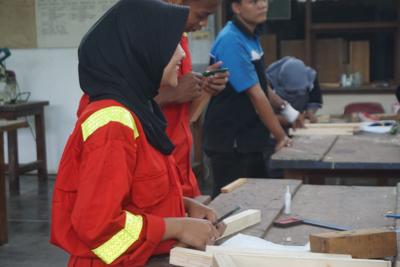 KEGIATAN DIKLAT APBD KOMPETENSI SISWA JURUSAN TEKNIK SIPIL DAN FURNITURE (SIFUR)